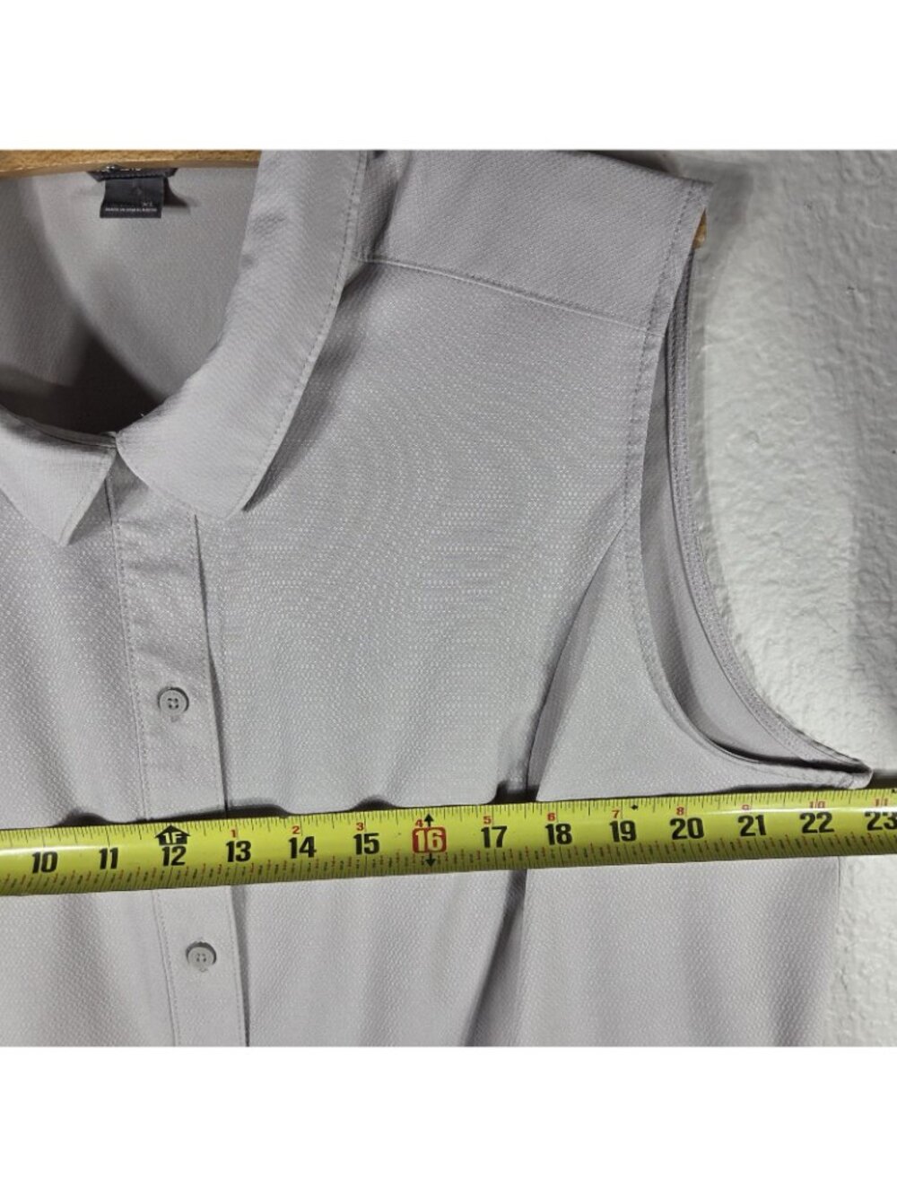 Eddie Bauer Womens Size XL Sleeveless Tech Shirt Beige Button Front Collared - Picture 13 of 15